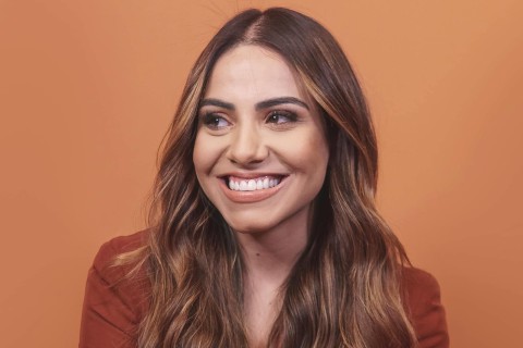 Histórico! Gabriela Rocha tem o maior canal de um artista cristão no YouTube, com 10 milhões de inscritos.